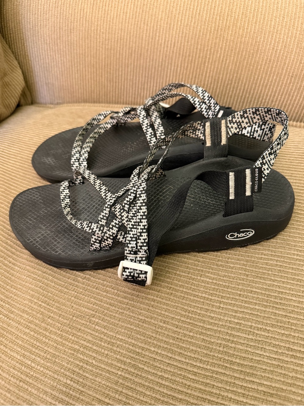 Chaco women's sandal - black/white - size 11